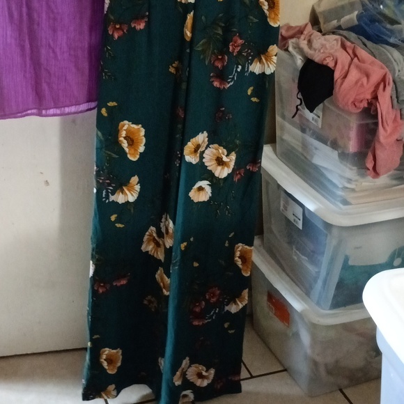 Gorgeous One-piece zip up shirt sleeve wide leg deep v neck jumper in green - Picture 4 of 4